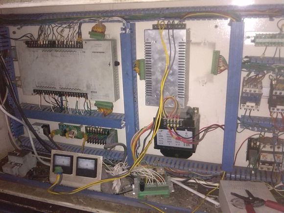 注塑機電控制部分線路老化